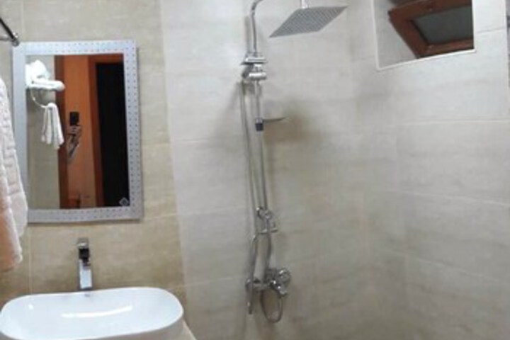 Room 5 of 90