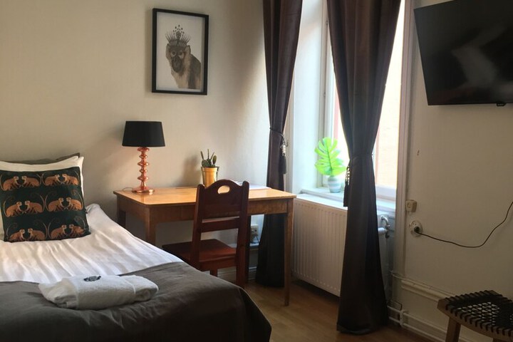 Room 8 of 36