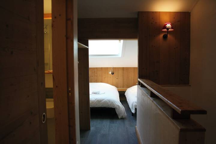 Room 30 of 82