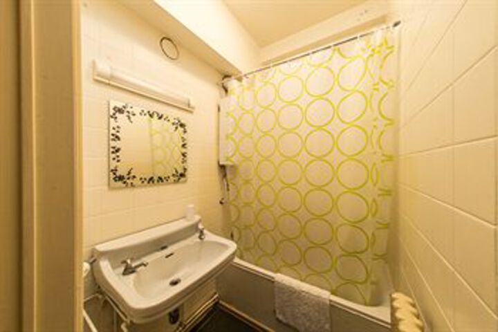 Room 2 of 28