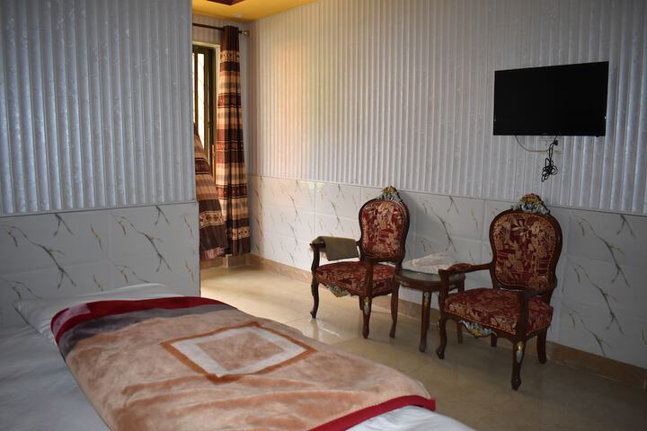 Room 4 of 6