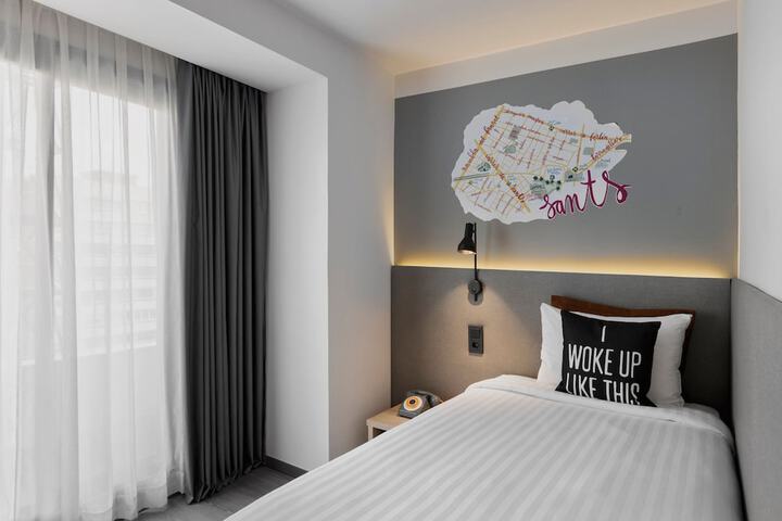 Room 28 of 207
