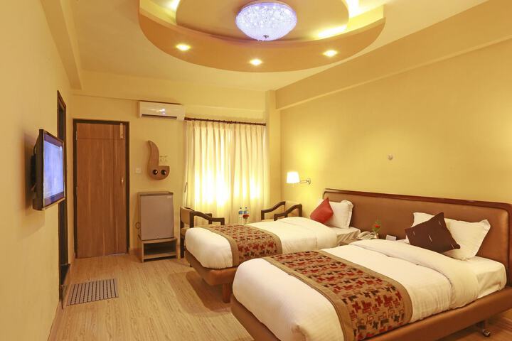 Room 4 of 16