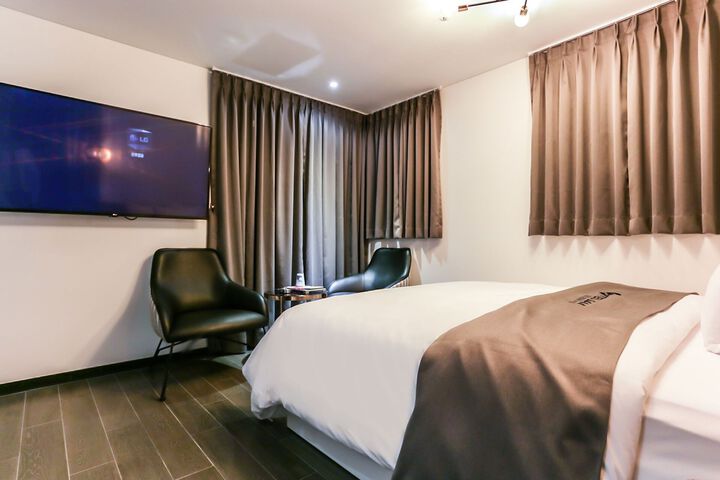 Room 104 of 165