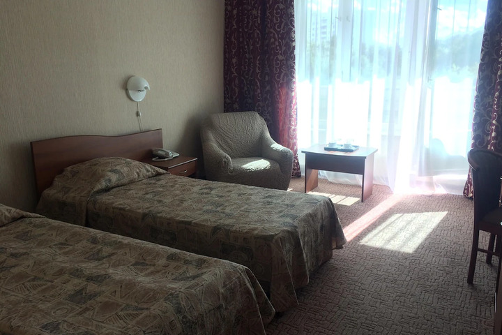 Room 5 of 8