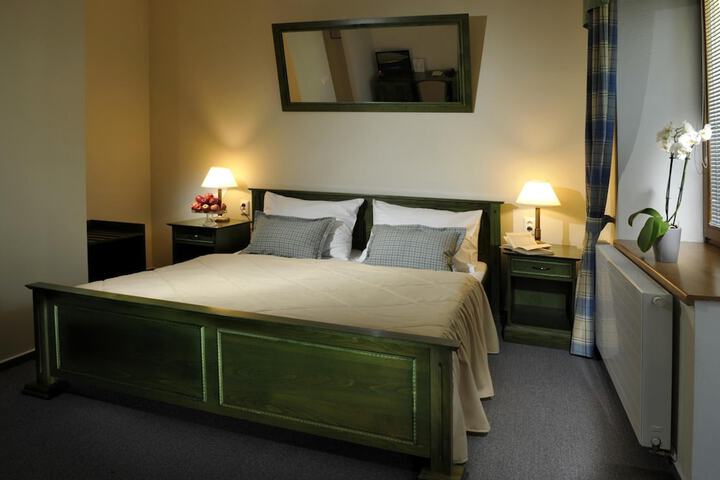 Room 16 of 40