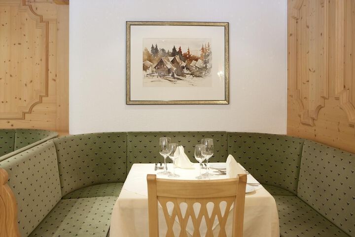 Dining 29 of 49