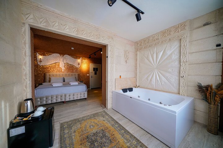Room 100 of 244