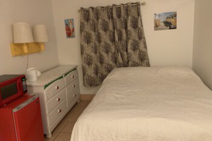 Room 37 of 204