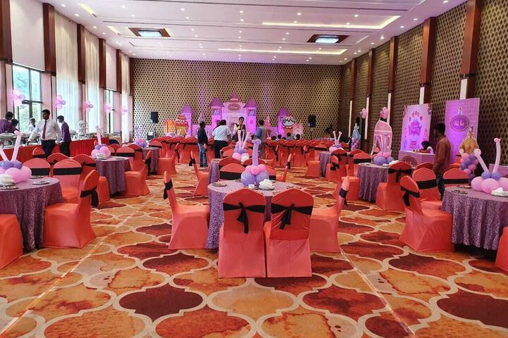 Ballroom/Hall 28 of 35