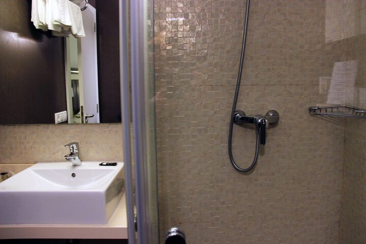 Room 32 of 42