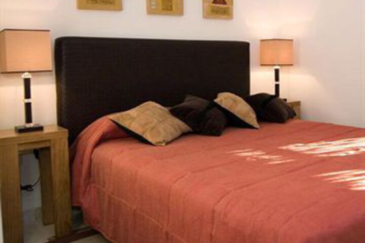 Room 5 of 16