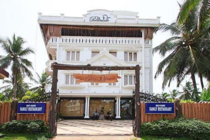 La Promenade Hotel