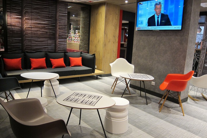 Lounge 45 of 63