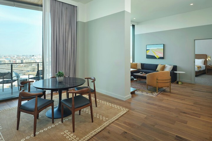 Room 43 of 77