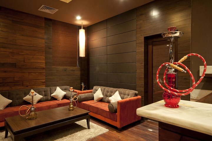 Lounge 72 of 83