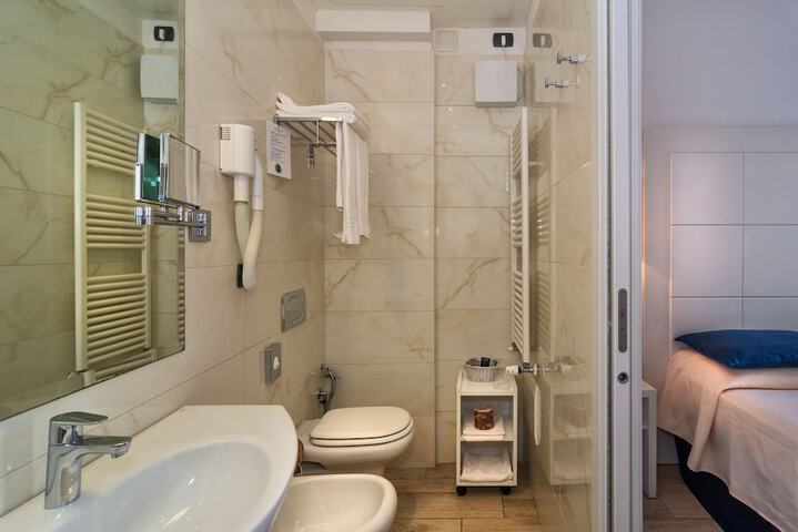 Room 20 of 31