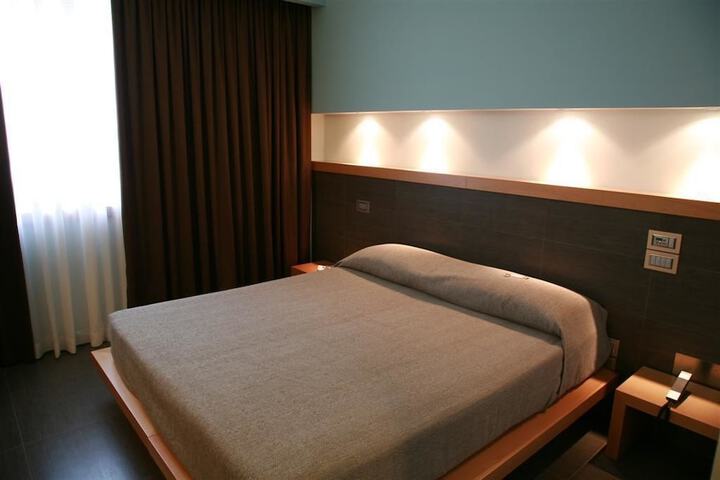 Room 5 of 53