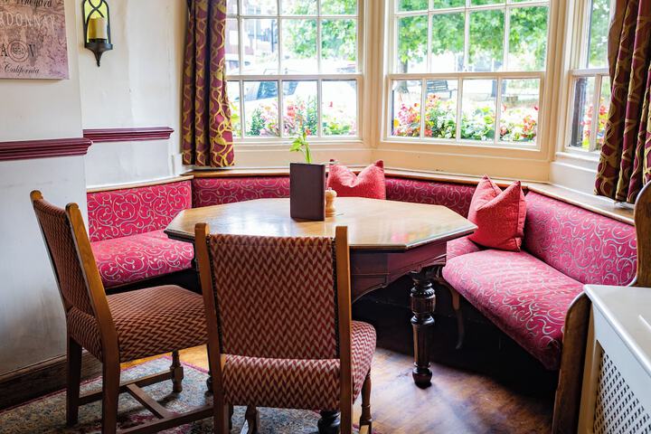 Lounge 158 of 190
