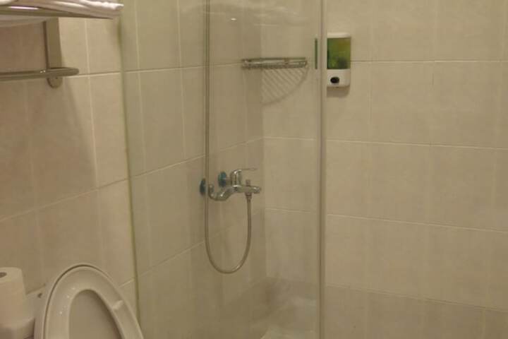 Room 15 of 21
