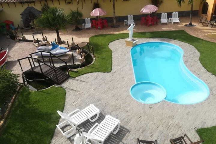 Pool 10 of 42