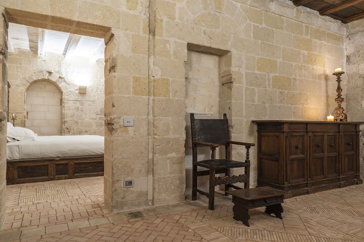 Room 17 of 159