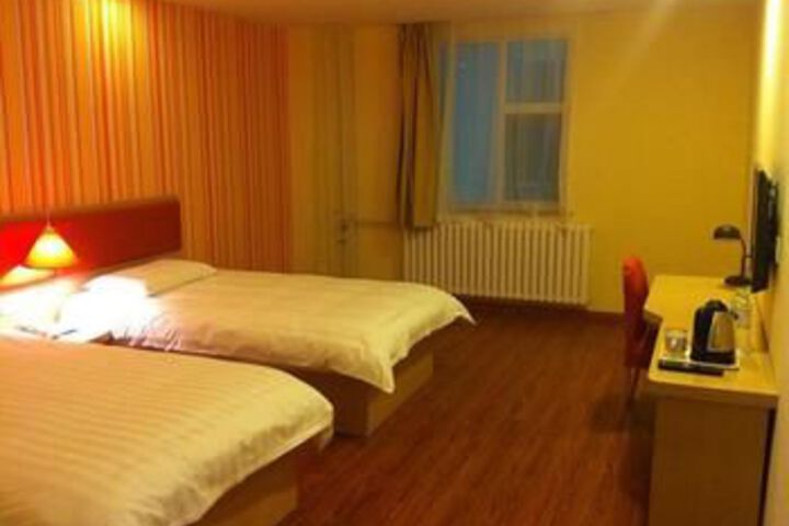 Room 8 of 9