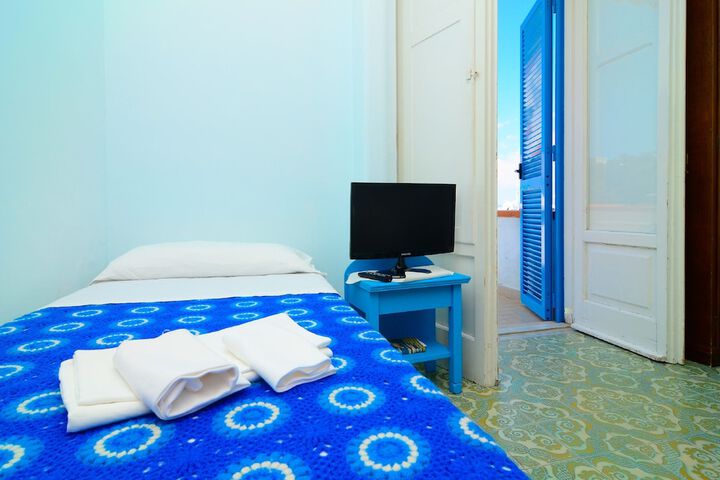 Room 12 of 48