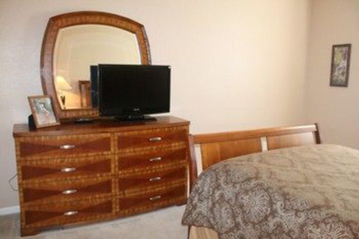 Room 10 of 13