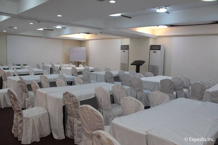 Ballroom/Hall 67 of 77