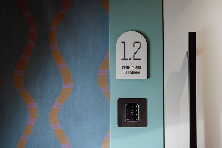 Room 30 of 85