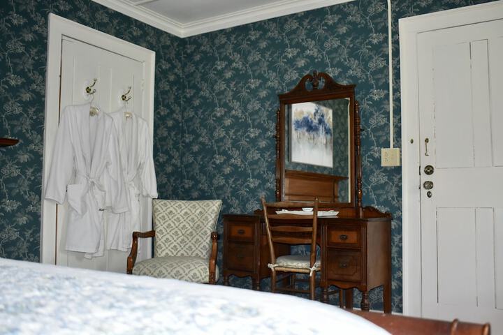 Room 4 of 64