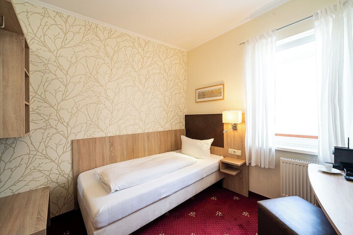 Room 7 of 13