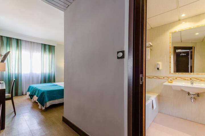 Room 4 of 30