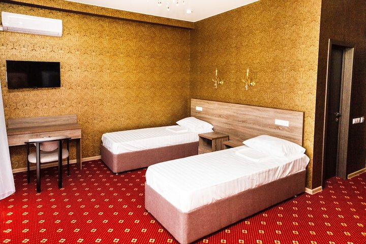 Room 8 of 72