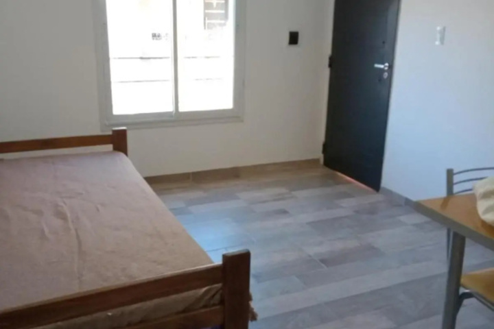 Room 4 of 8