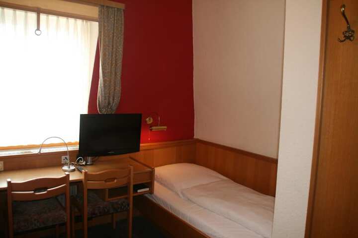 Room 12 of 52