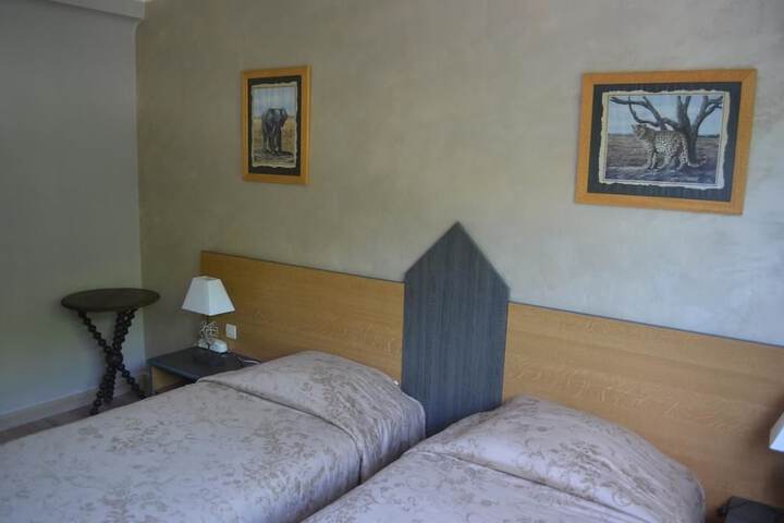 Room 2 of 25
