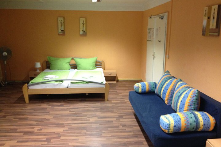 Room 9 of 37