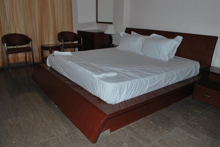 Room 12 of 33