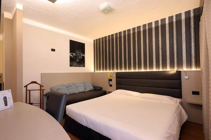 Room 8 of 35