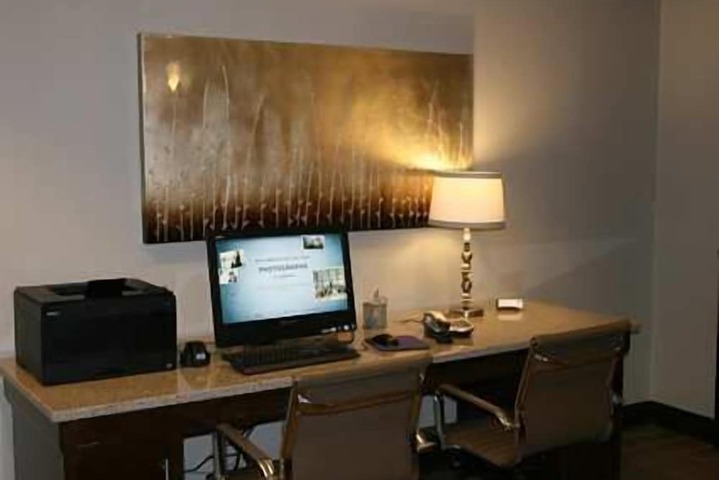 Business Center 99 of 105