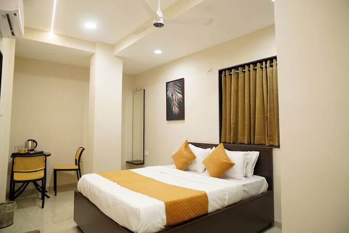 Room 12 of 32