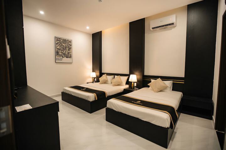 Room 6 of 32