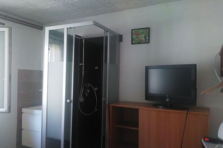 Room 9 of 16