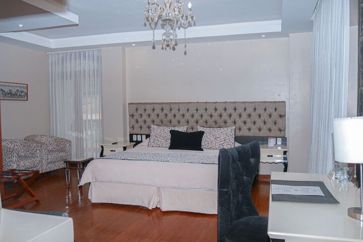 Room 28 of 68