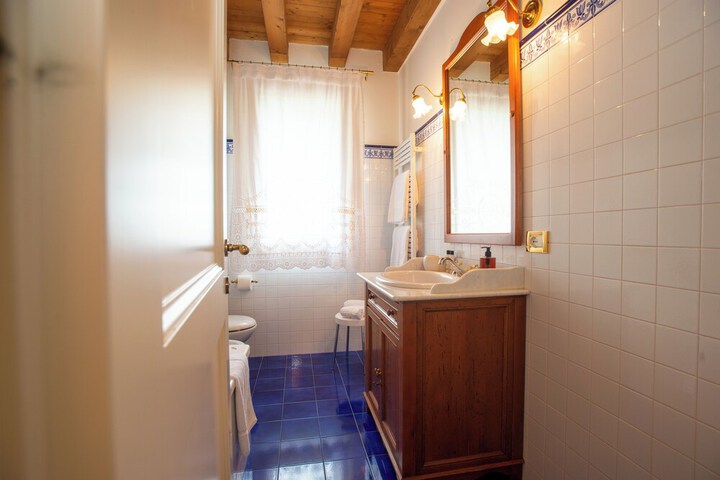 Room 45 of 61