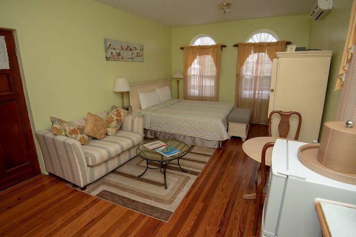 Room 10 of 77