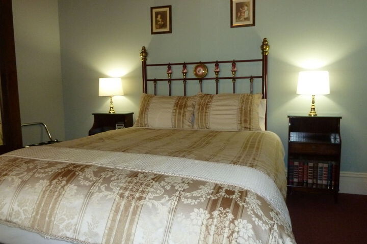 Room 4 of 13