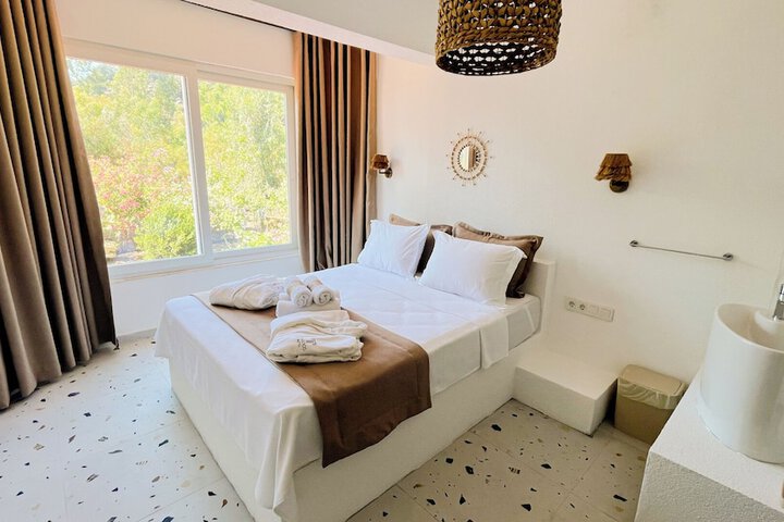 Room 8 of 48